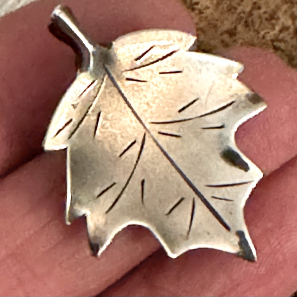 Vintage Stuart Nye 925 Sterling Silver Maple Leaf Pin Brooch